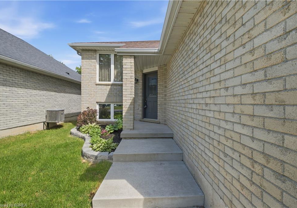 114-donegal-drive-brantford-ontario-40841820