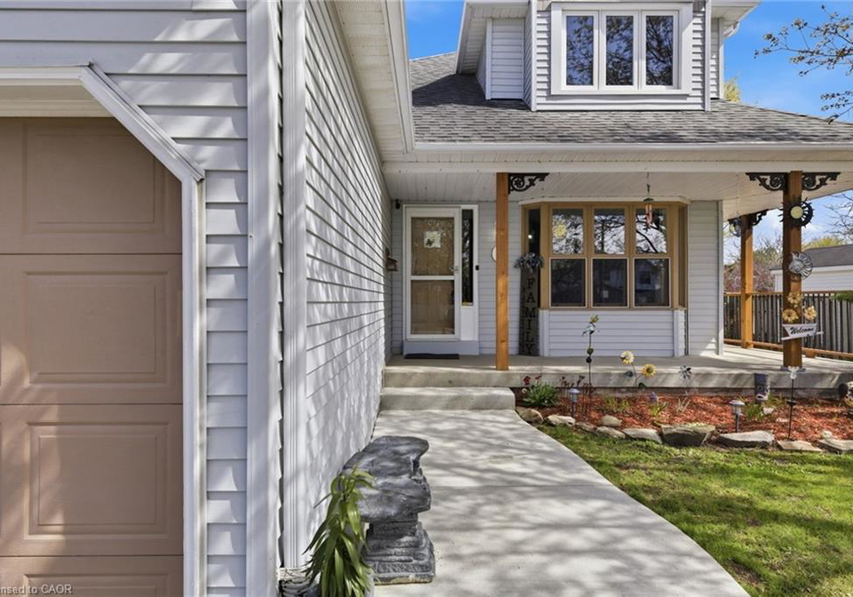 4-broom-street-ayr-ontario-40841908