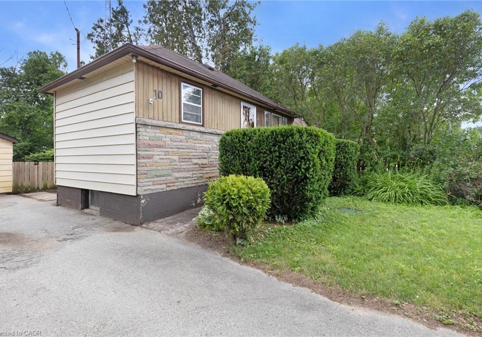 10-simcoe-street-delhi-ontario-40841949