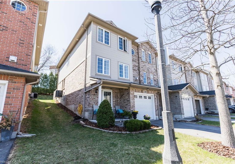 7-southside-place-hamilton-ontario-40842012
