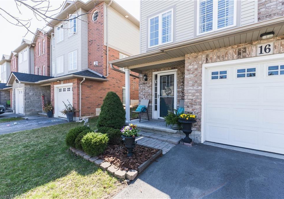 7-southside-place-hamilton-ontario-40842012