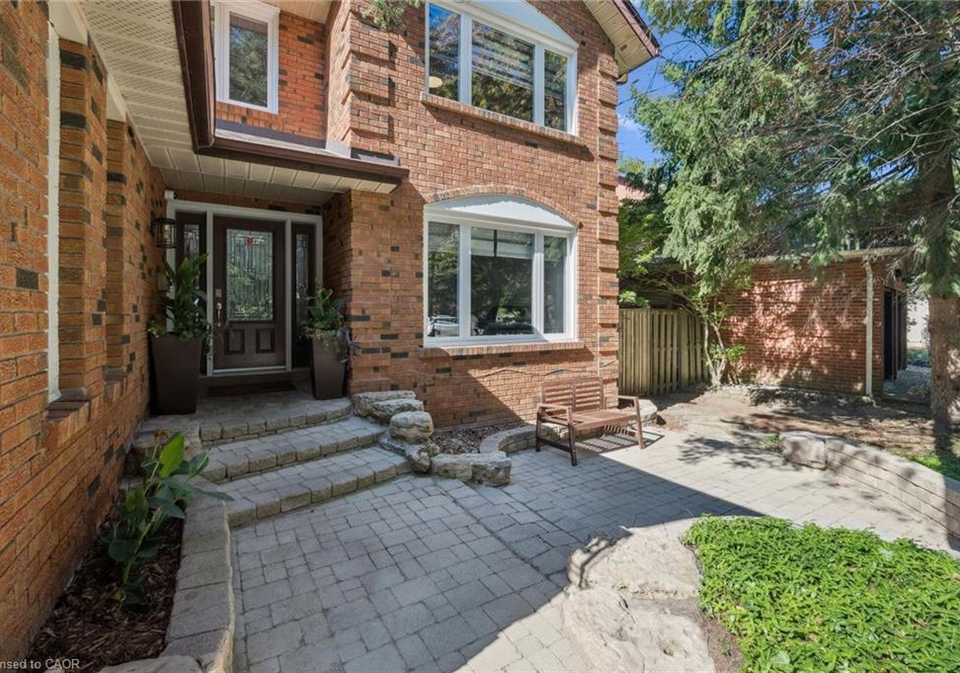 1194-queen-victoria-avenue-mississauga-ontario-40842073
