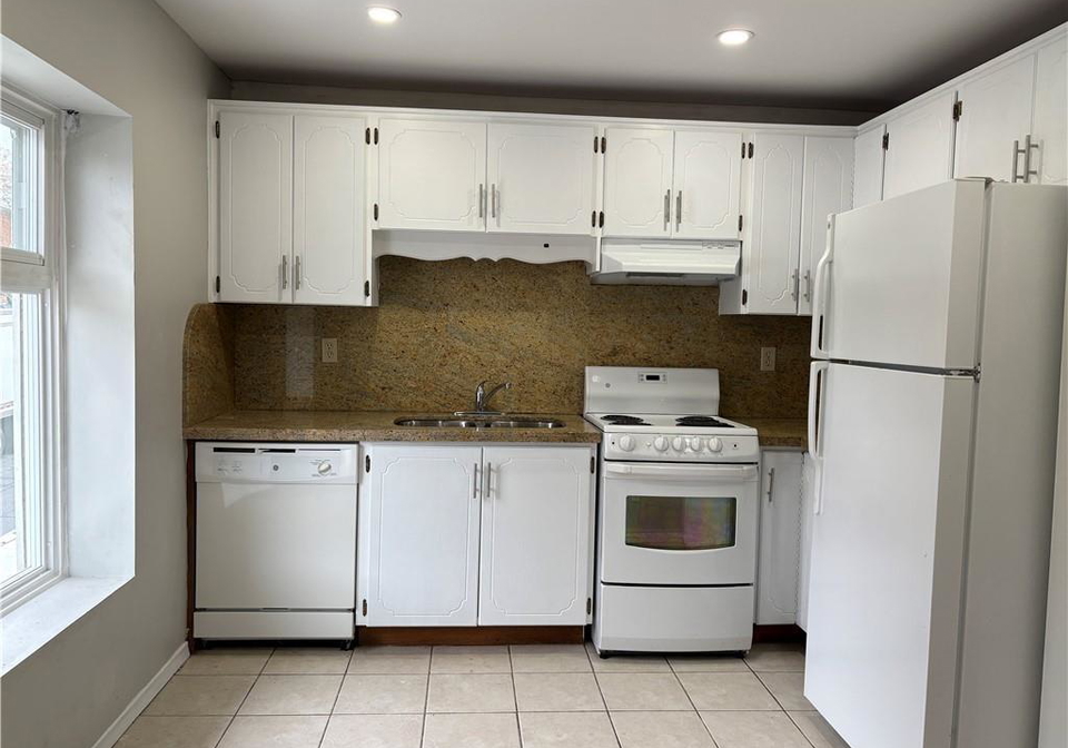 3f-269-main-street-w-hamilton-ontario-40842092
