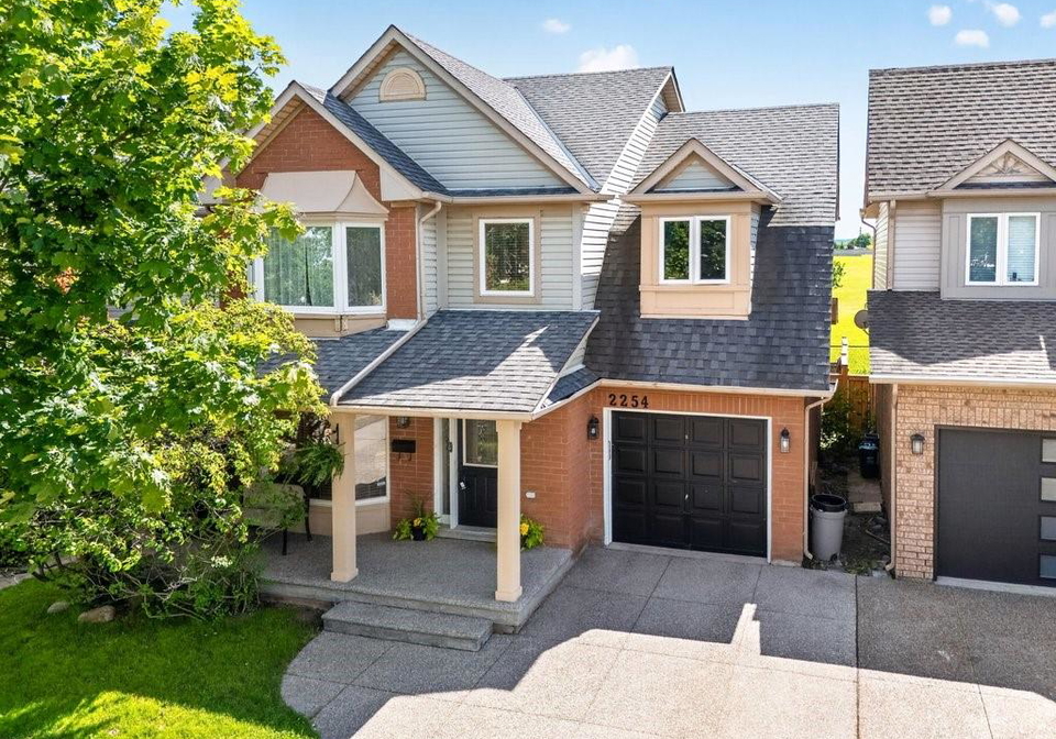 2254-pathfinder-drive-burlington-ontario-40842105