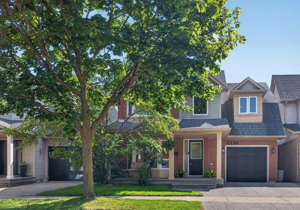 2254-pathfinder-drive-burlington-ontario-40842105