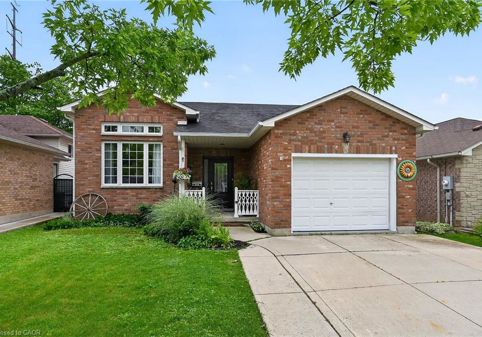 15-fuller-drive-caledonia-ontario-40842143