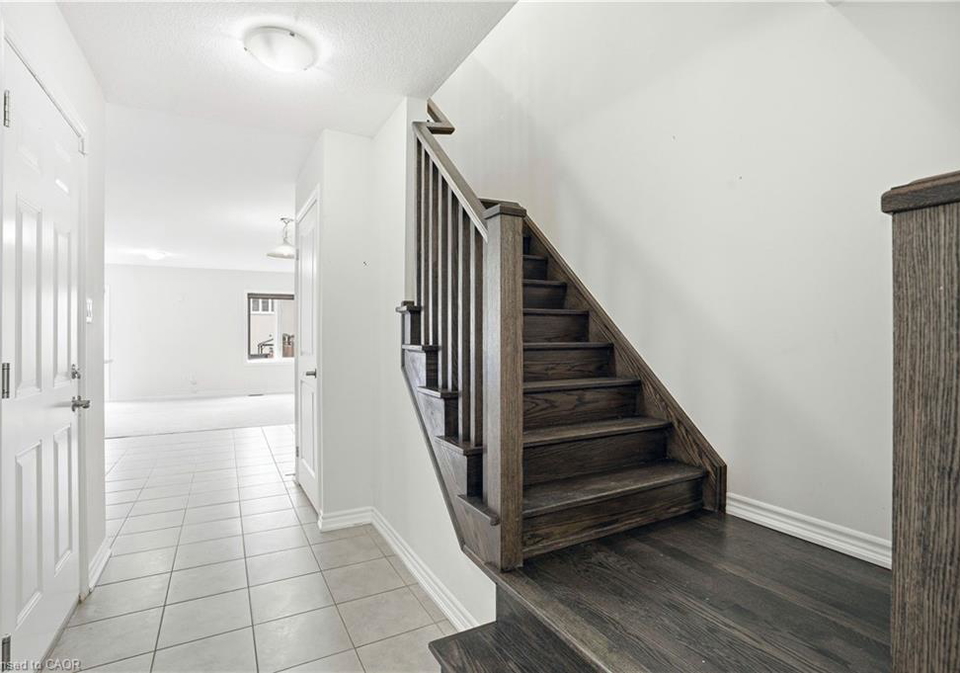 93-penny-lane-stoney-creek-ontario-40842179