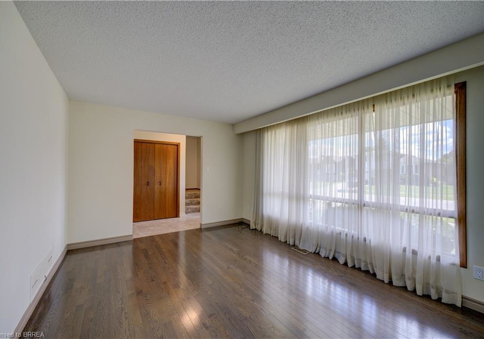 19-owen-avenue-paris-ontario-40842247