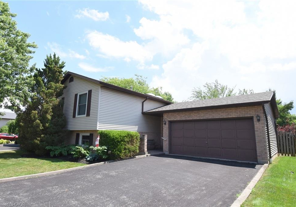 32-mcmaster-drive-caledonia-ontario-40842257