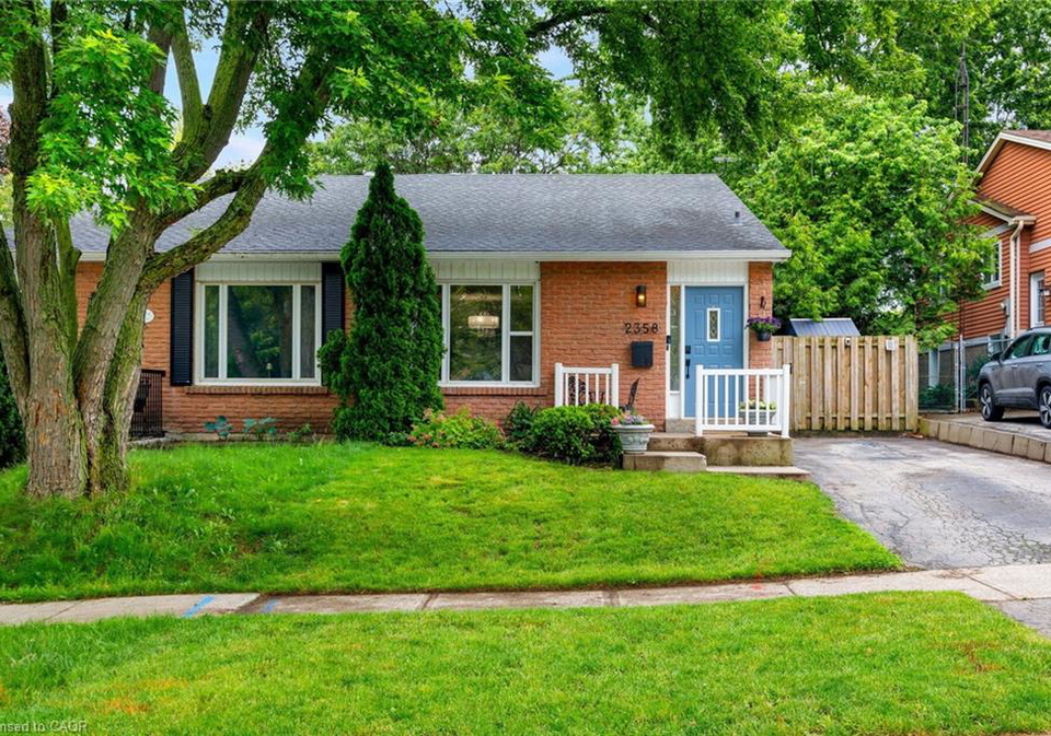 2358-holyhead-drive-burlington-ontario-40842364