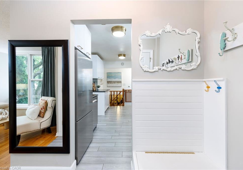 2358-holyhead-drive-burlington-ontario-40842364