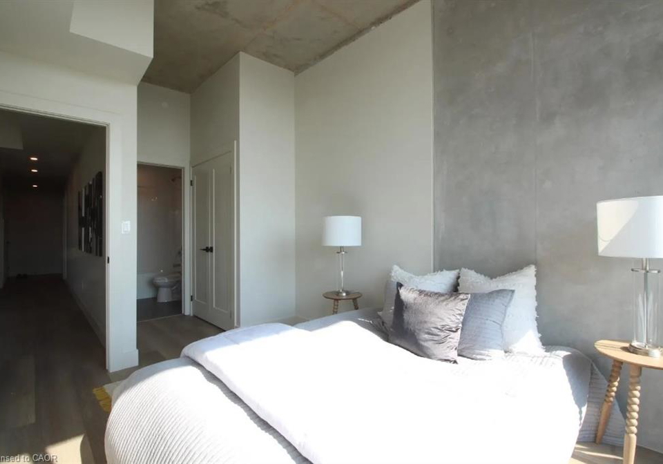 24-augusta-street-hamilton-ontario-40842384
