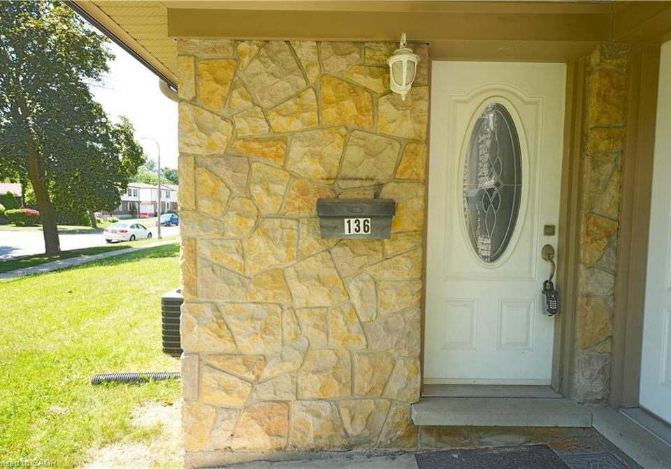 136-jansen-avenue-kitchener-ontario-40842416