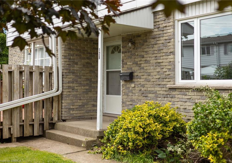 18-oakhill-drive-brantford-ontario-40842429
