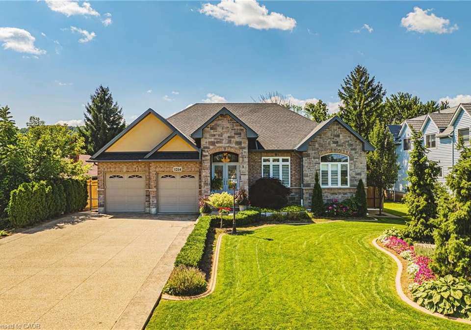 1214-8-highway-stoney-creek-ontario-40842463