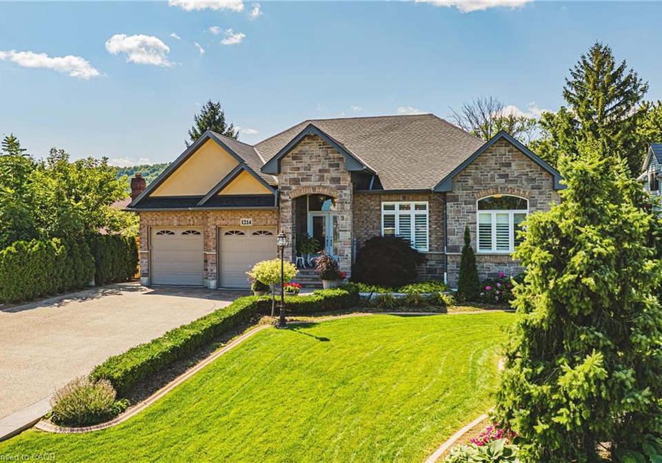 1214-8-highway-stoney-creek-ontario-40842463