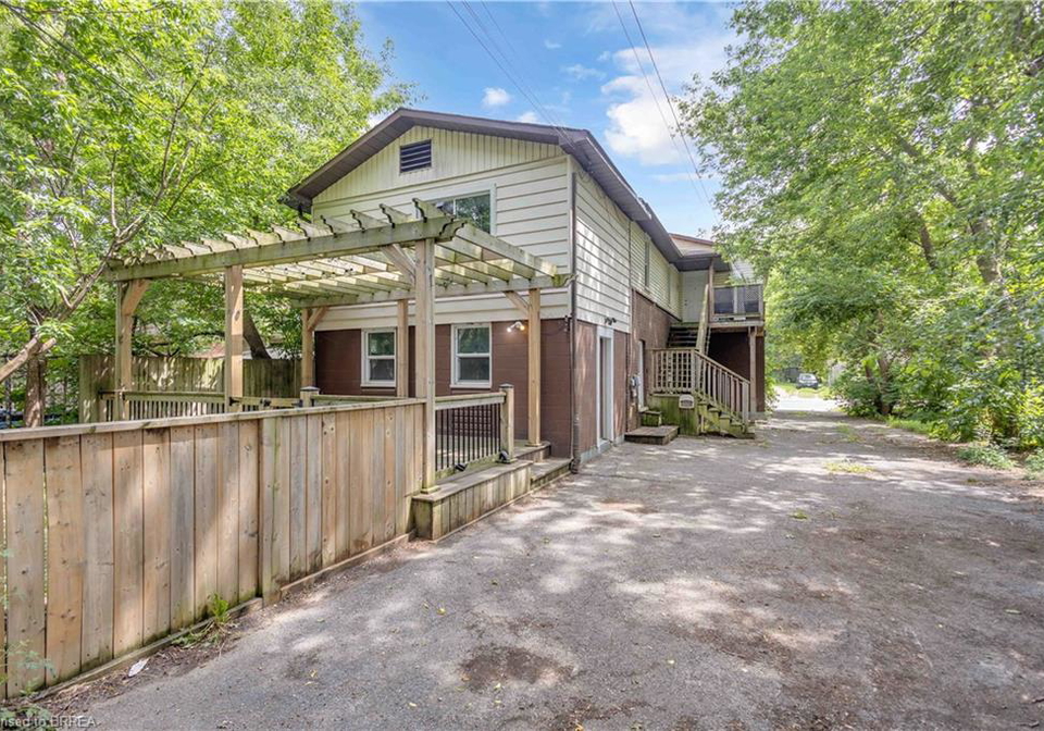 8-victoria-street-brantford-ontario-40842581