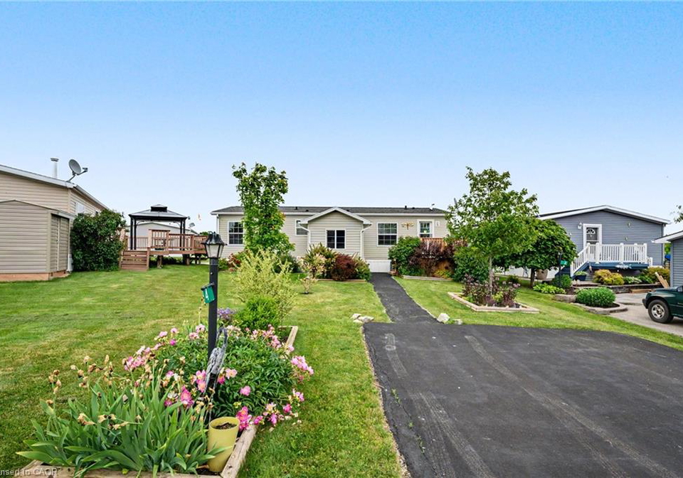 4-hickory-hollow-nanticoke-ontario-40842640