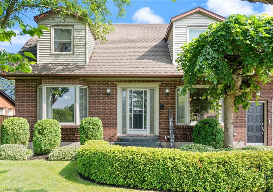 1015-queen-street-courtland-ontario-40842654