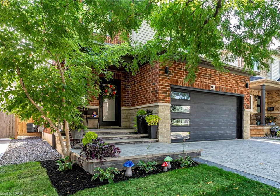 252-upper-mount-albion-road-stoney-creek-ontario-40842663