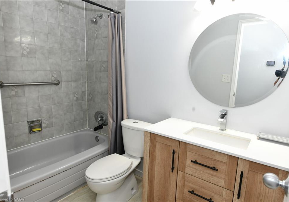 5-harmony-court-cambridge-ontario-40842695