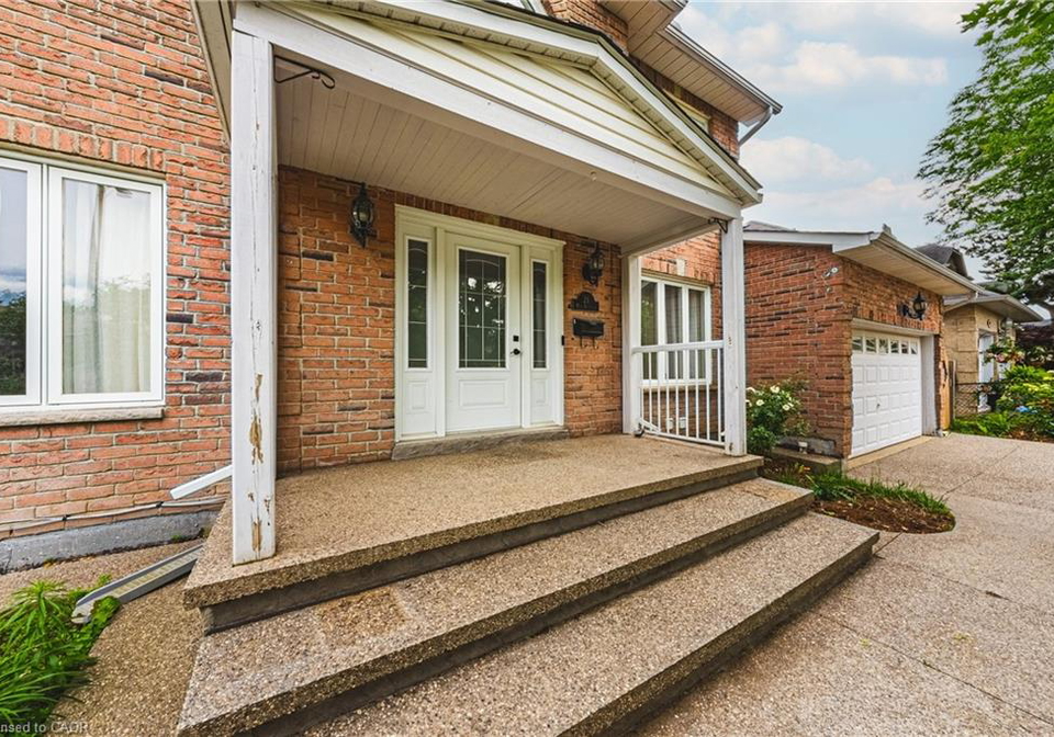 21-moss-boulevard-dundas-ontario-40842727