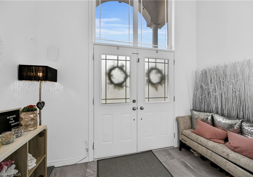 130-chartwell-circle-hamilton-ontario-40842966