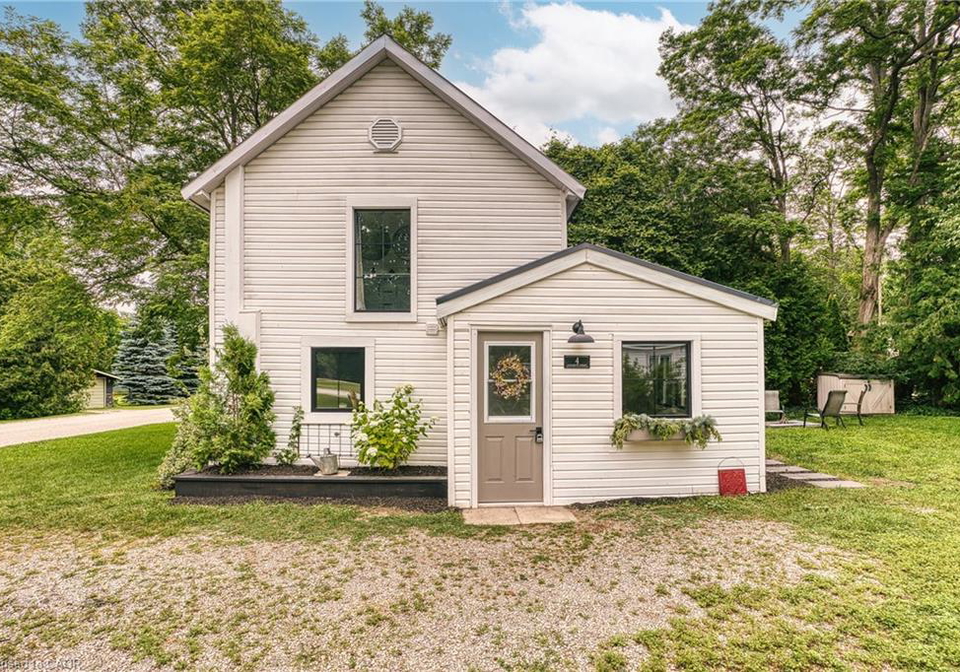 4-elizabeth-street-bayfield-ontario-40843069