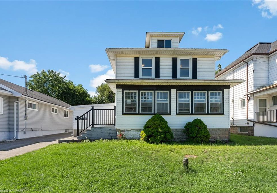 221-bowen-road-fort-erie-ontario-40843098
