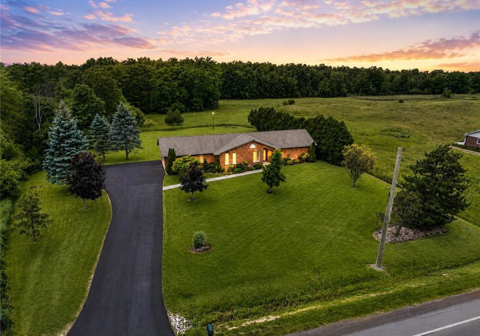 398-mountain-road-grimsby-ontario-40843125