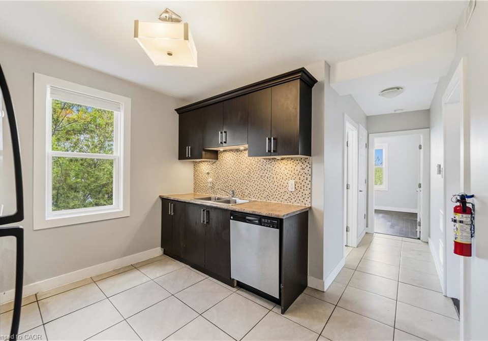 1544-king-street-e-hamilton-ontario-40843156
