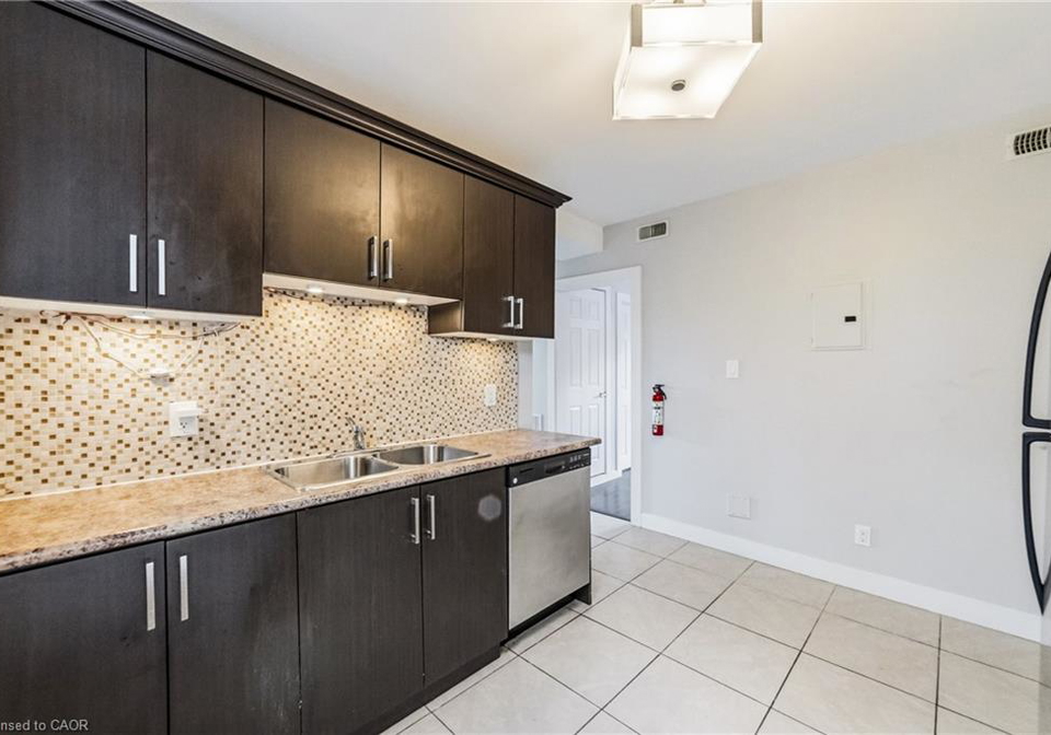 1544-king-street-e-hamilton-ontario-40843156