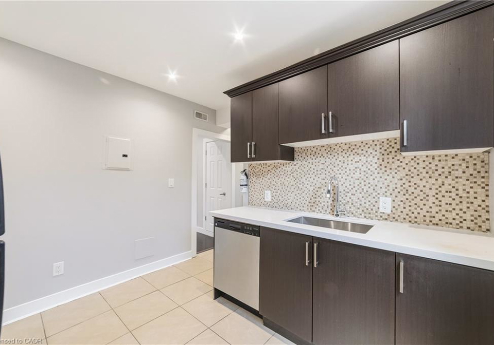1544-king-street-e-hamilton-ontario-40843174