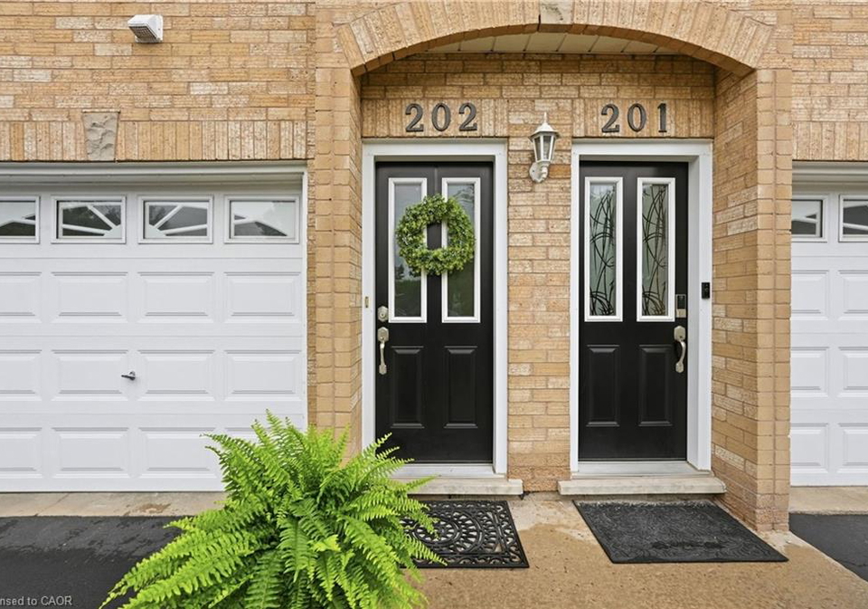 2055-walkers-line-burlington-ontario-40843192