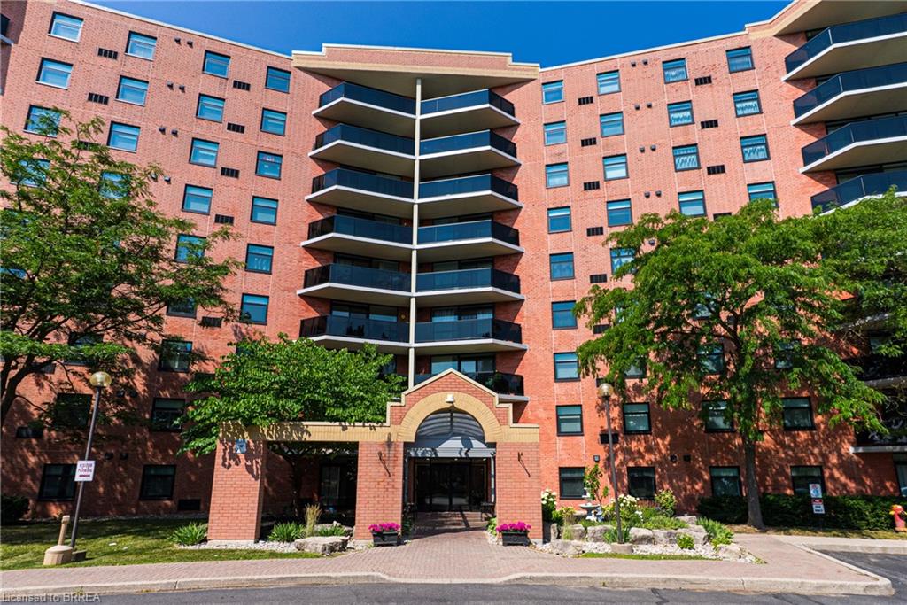 9-bonheur-court-brantford-ontario-40843215