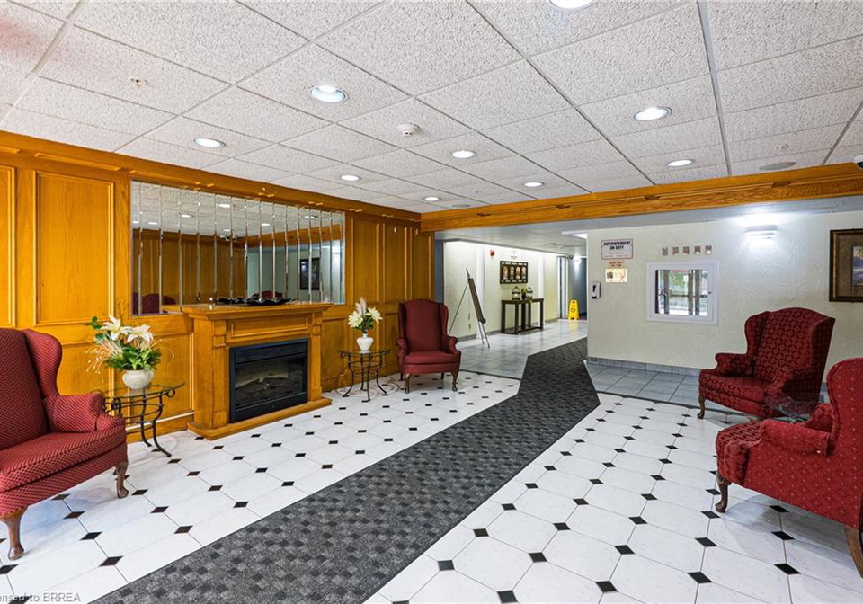 9-bonheur-court-brantford-ontario-40843215