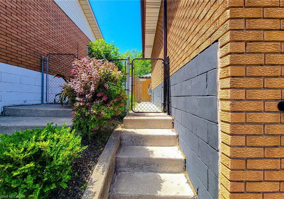 12-maitland-avenue-hamilton-ontario-40843254