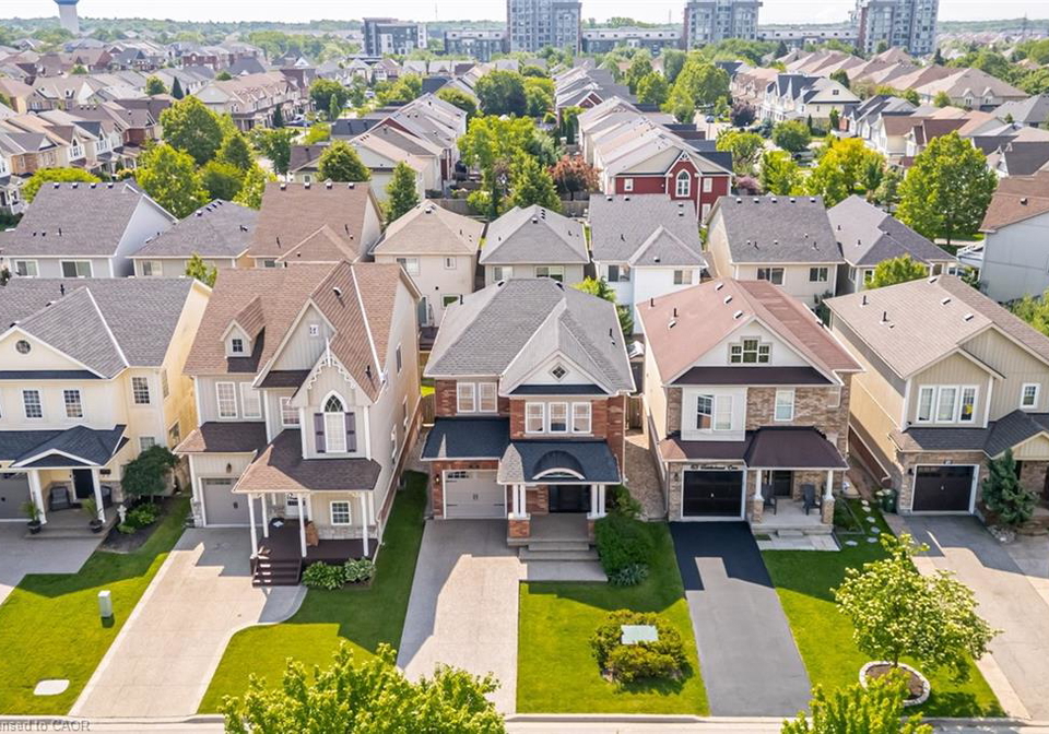 59-fiddlehead-crescent-waterdown-ontario-40843275