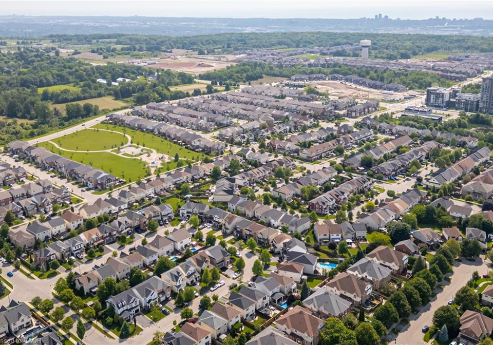 59-fiddlehead-crescent-waterdown-ontario-40843275