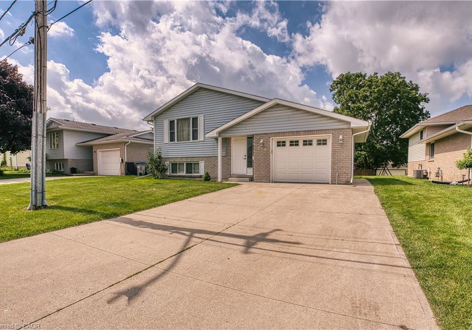 718-edgar-street-w-listowel-ontario-40843340