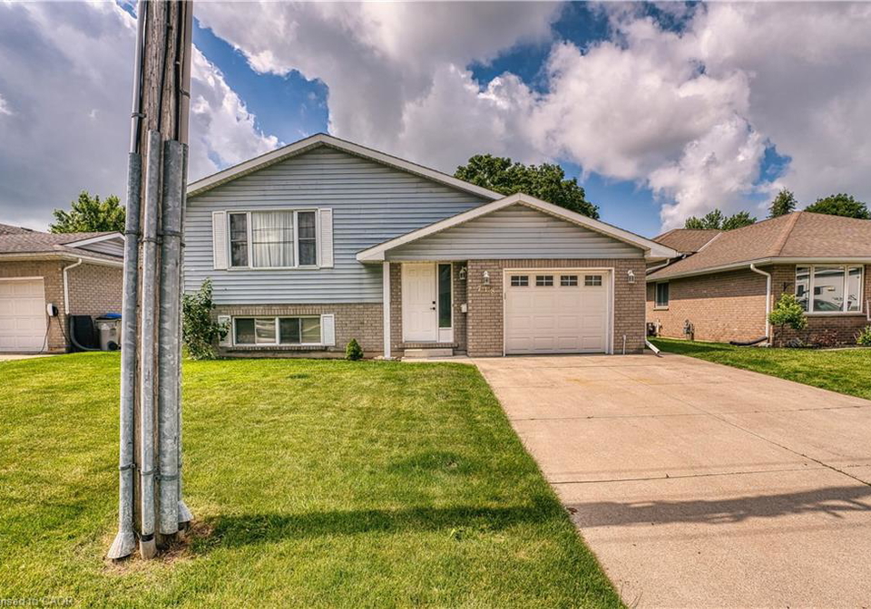 718-edgar-street-w-listowel-ontario-40843340