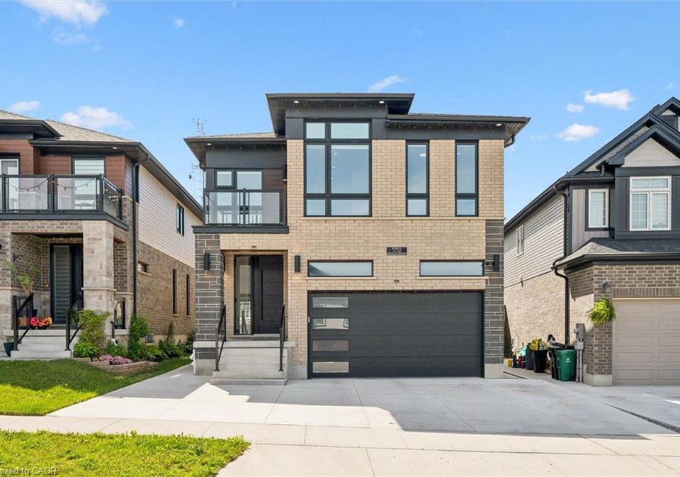 552-nathalie-crescent-kitchener-ontario-40843392