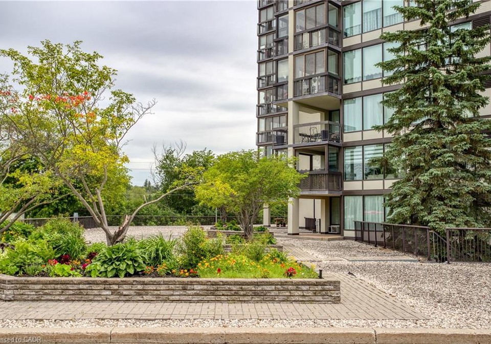 23-woodlawn-road-e-guelph-ontario-40843443