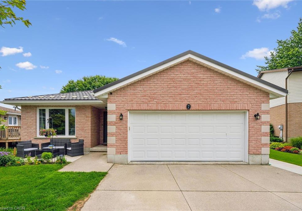 7-fern-place-listowel-ontario-40843489