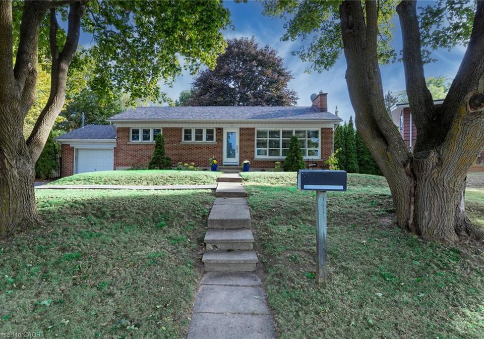 17-orchard-crescent-guelph-ontario-40843500