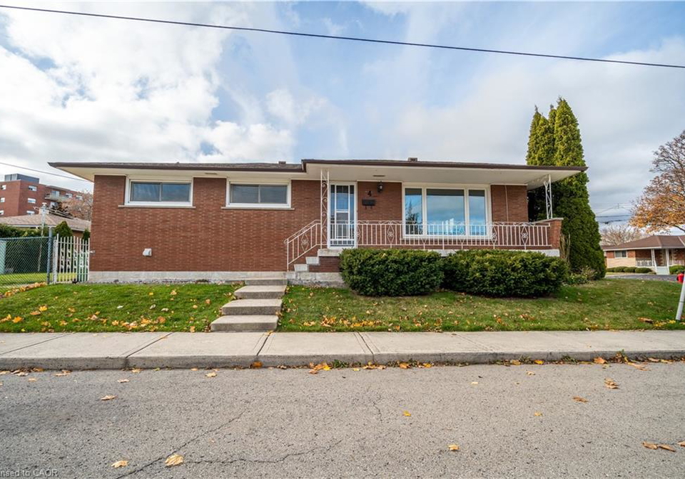 4-starlight-court-hamilton-ontario-40843505