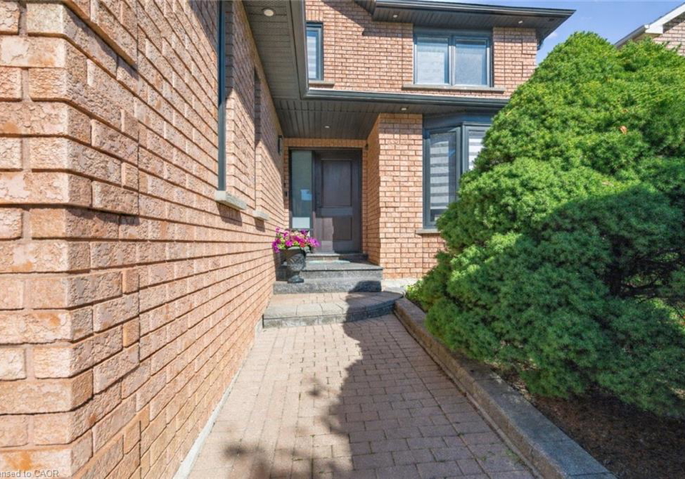 2029-kempton-park-drive-mississauga-ontario-40843520