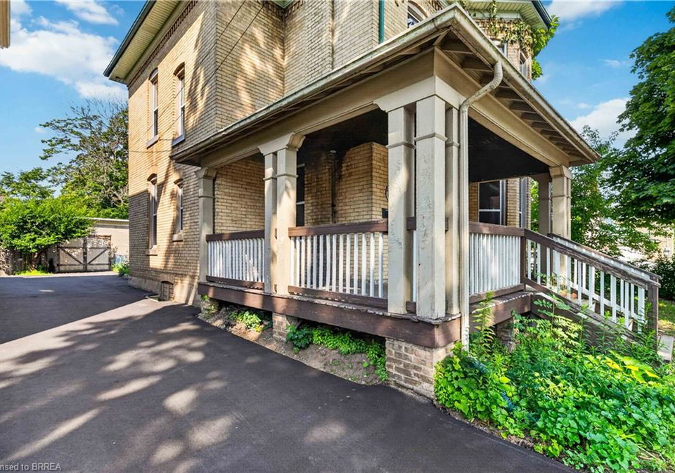 74-pearl-street-brantford-ontario-40843581