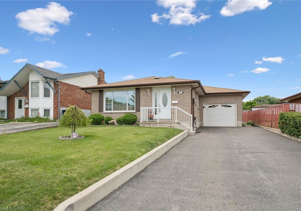 31-faial-road-cambridge-ontario-40843620