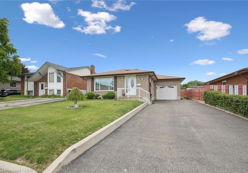 31-faial-road-cambridge-ontario-40843620